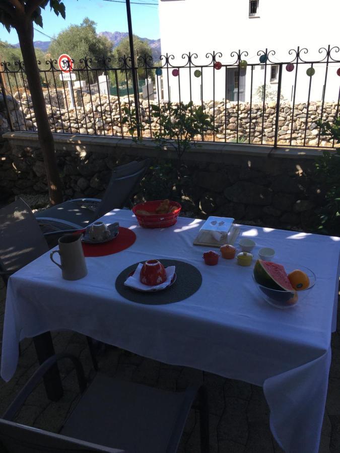Zilia Casa Basgiu, Chambres Avec Balcon Et Table D'Hotes מראה חיצוני תמונה
